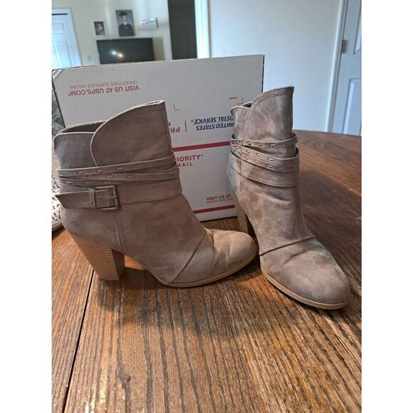 6.5 Charlotte Russe Brown Slip On Buckle Detail Chunky Heel Ankle Boots Booties - Picture 1 of 8